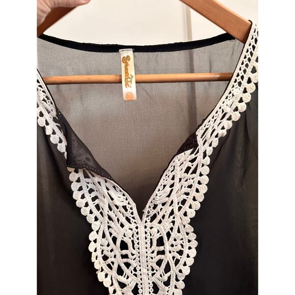 Shoreline Swimsuit Cover Up Plus Size Black & White - Picture 3 of 7